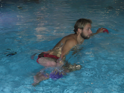 Aquatraining, Aquatherapie, Kräftigung schräge Bauchmuskeln mit Holger Schönthier und Margot Zeitvogel-Schönthier Aquatraining, Aquatherapie, Kräftigung schräge Bauchmuskeln mit Holger Schönthier und Margot Zeitvogel-Schönthier