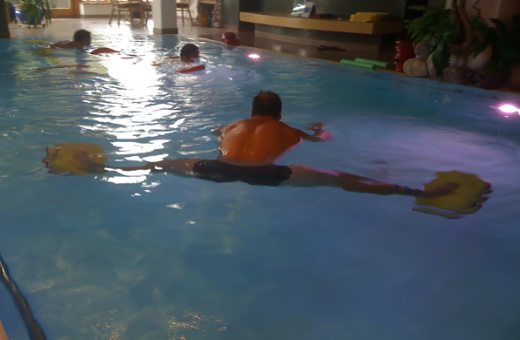 Aquatraining, Aquatherapie bei Margot Zeitvogel-Schönthier, Beweglichkeit, Stabilisierung, Gregor Bermbacher, Olympiateilnehmer, Anschieber Bob Aquatraining, Aquatherapie bei Margot Zeitvogel-Schönthier, Beweglichkeit, Stabilisierung, Gregor Bermbacher, Olympiateilnehmer, Anschieber Bob