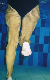 Aquatraining, Aquatherapie bei Margot Zeitvogel-Schönthier, Massagewirkung der hinteren Oberschenkelmuskulatur Aquatraining, Aquatherapie bei Margot Zeitvogel-Schönthier, Massagewirkung der hinteren Oberschenkelmuskulatur