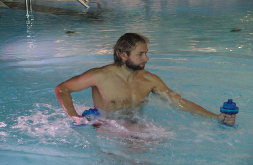 Aquatraining, Aquatherapie, Aquajogging bei Margot Zeitvogel-Schönthier, Joggen mit Hanteln Aquatraining, Aquatherapie, Aquajogging bei Margot Zeitvogel-Schönthier, Joggen mit Hanteln